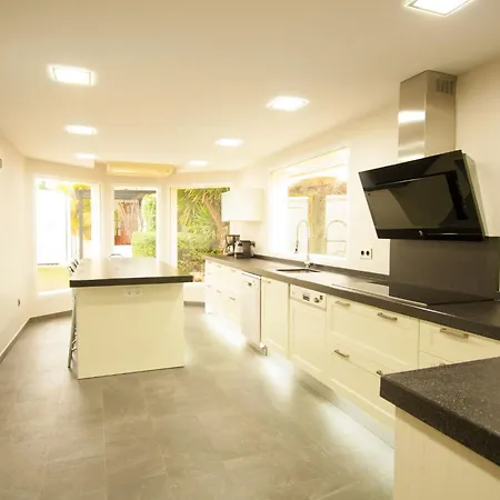 In Der Naehe Des Strandes- Beheiztes Schwimmbad- Spielraum- Spielzimmer- Etc By Interhome Nyaraló