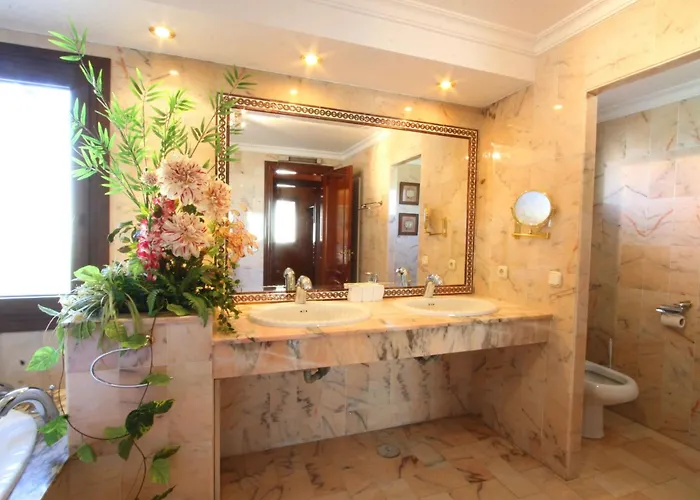 In Der Naehe Des Strandes- Beheiztes Schwimmbad- Spielraum- Spielzimmer- Etc By Interhome Marbella